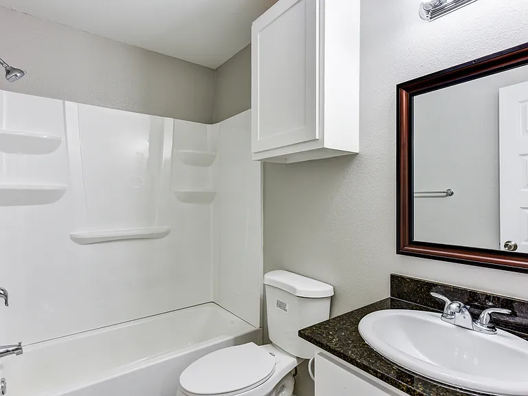 Bay Shore Apartments — Photo 9