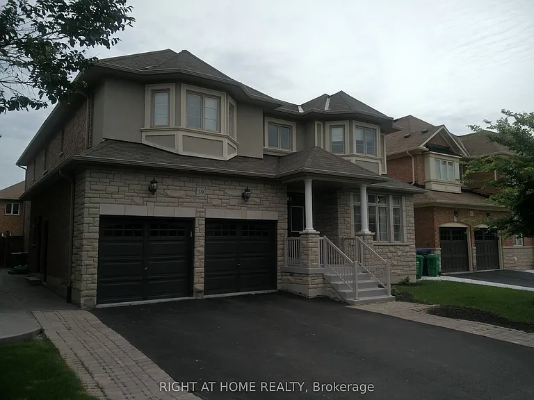 39 Daleridge Cres — Photo 3