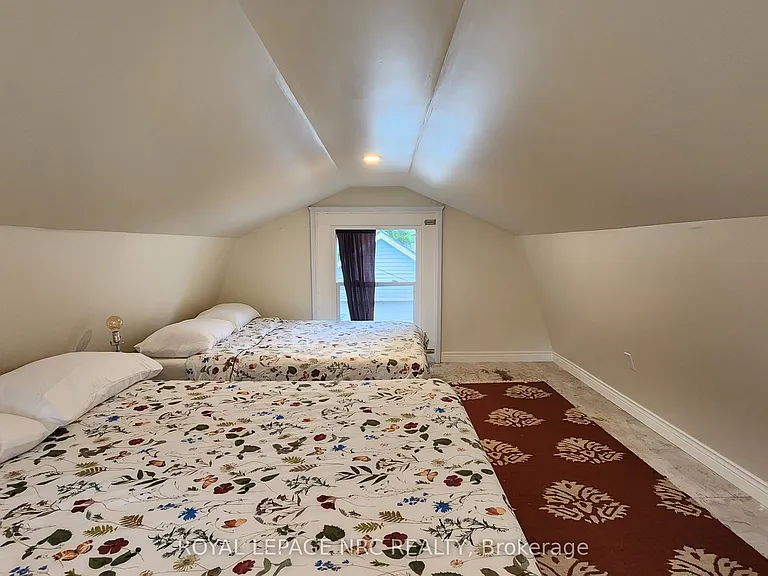 215 Devon Pl — Photo 21
