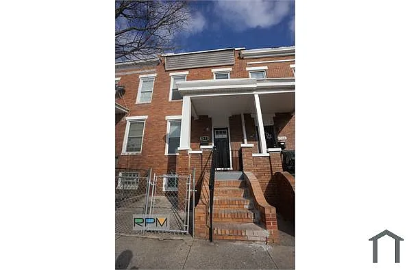 Building Photo - 2502 E Chase St
