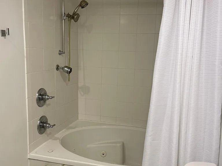5600 Collins Ave #6D — Photo 16
