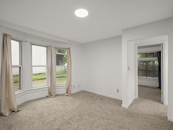 5th image of 668 Orleans St