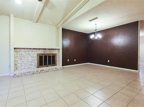 3rd image of 400 Twin Oaks Ct