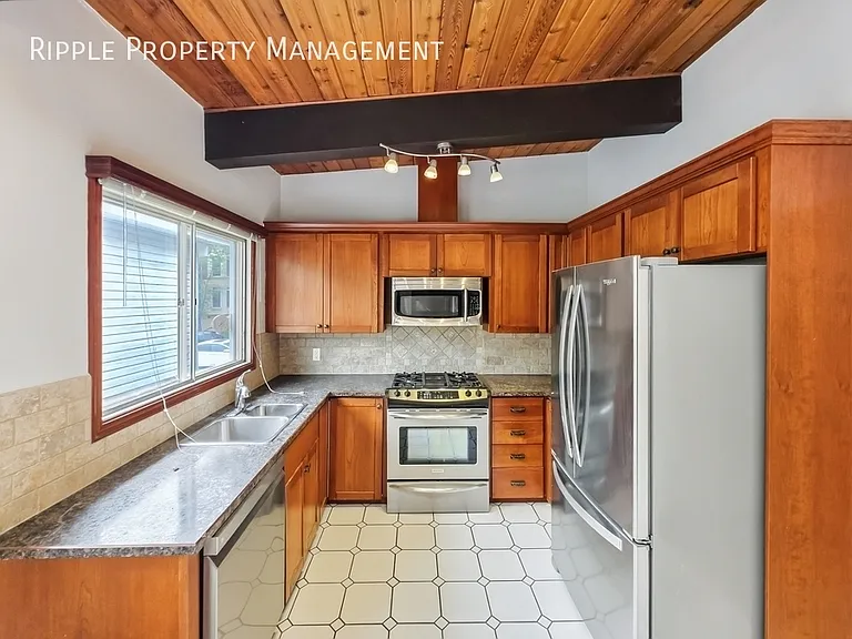 612 56th Ave SW #UPPER — Photo 11