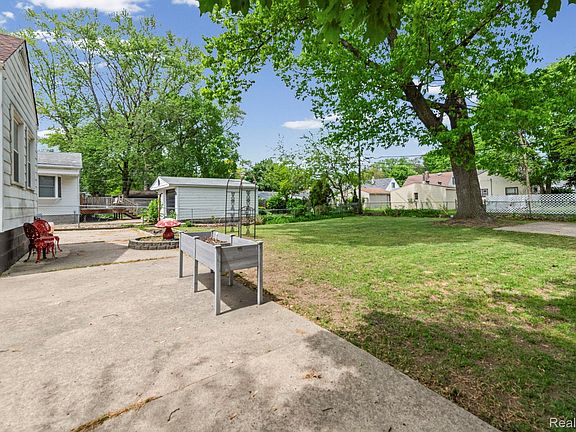 3rd image of 527 E Sunnybrook Dr