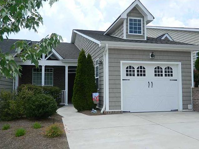 1st image of 22 Hillhouse Ln