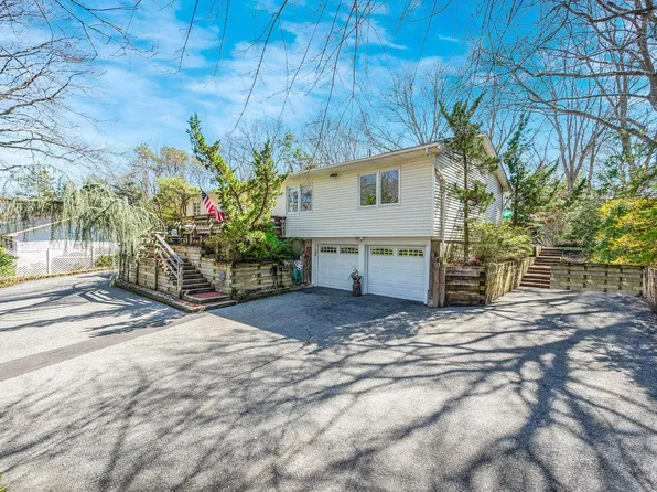 94 Shirley Court, Smithtown, NY 11787