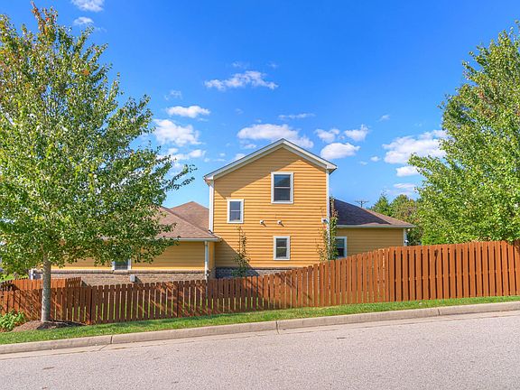 5th image of 1702 Asher Ln