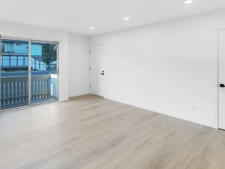 10930 Palms Blvd — Photo 9