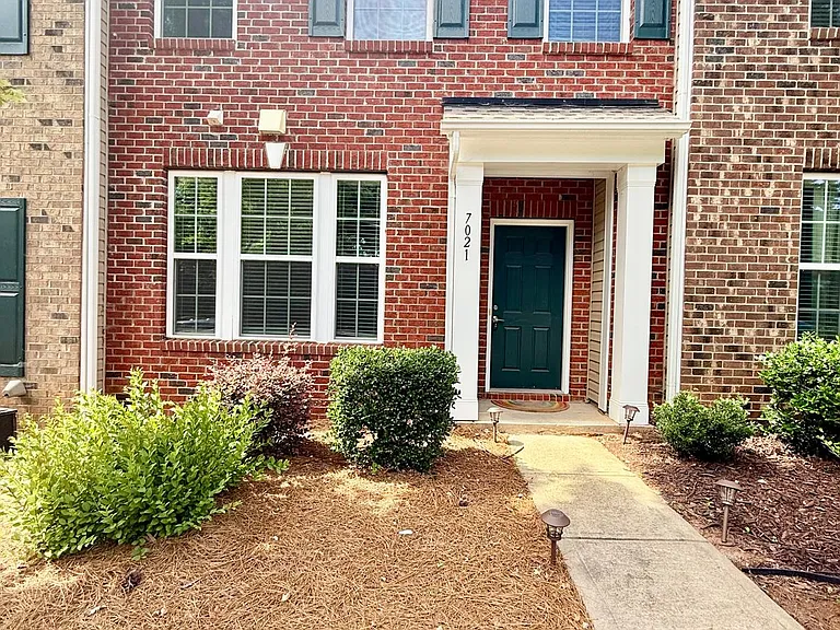 7021 Broughton Ln — Photo 2