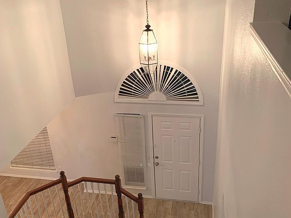4th image of 815 Ashley Pl
