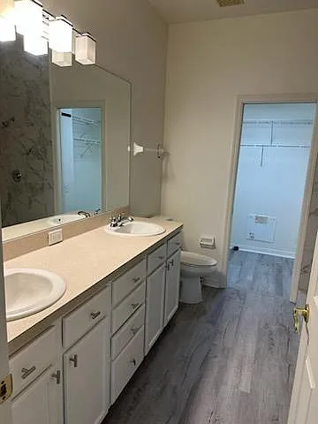 3303 Covered Bridge Dr E — Photo 10