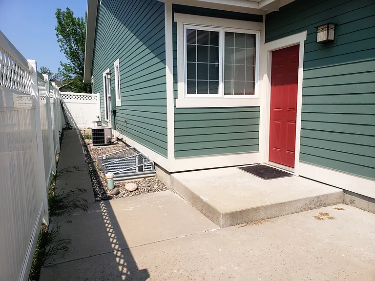 834 Avenue F — Photo 8