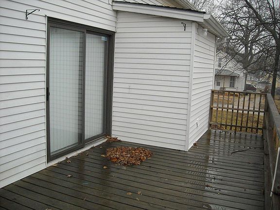Deck entrance to kitchen