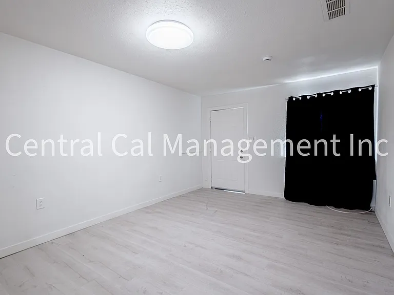 1313 E Planz Rd — Photo 4