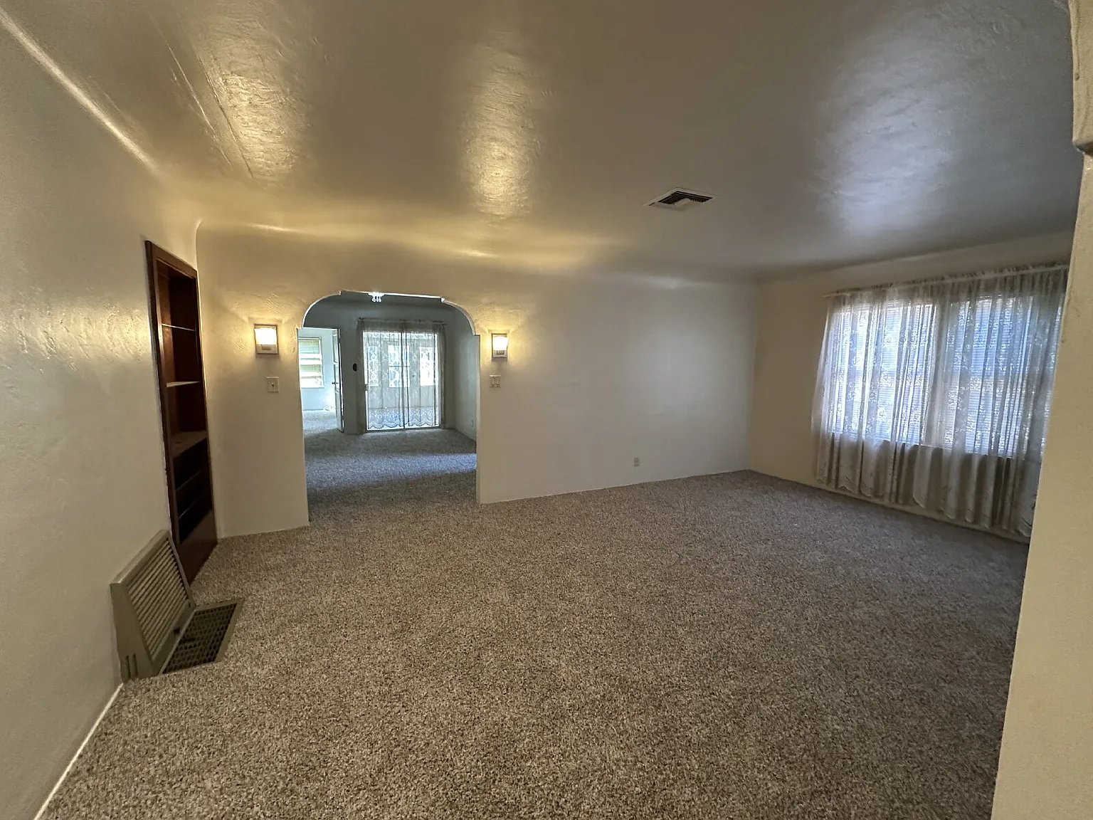 3 bed, 2.0 bath, 1351 sqft, $1,995 — Photo 3
