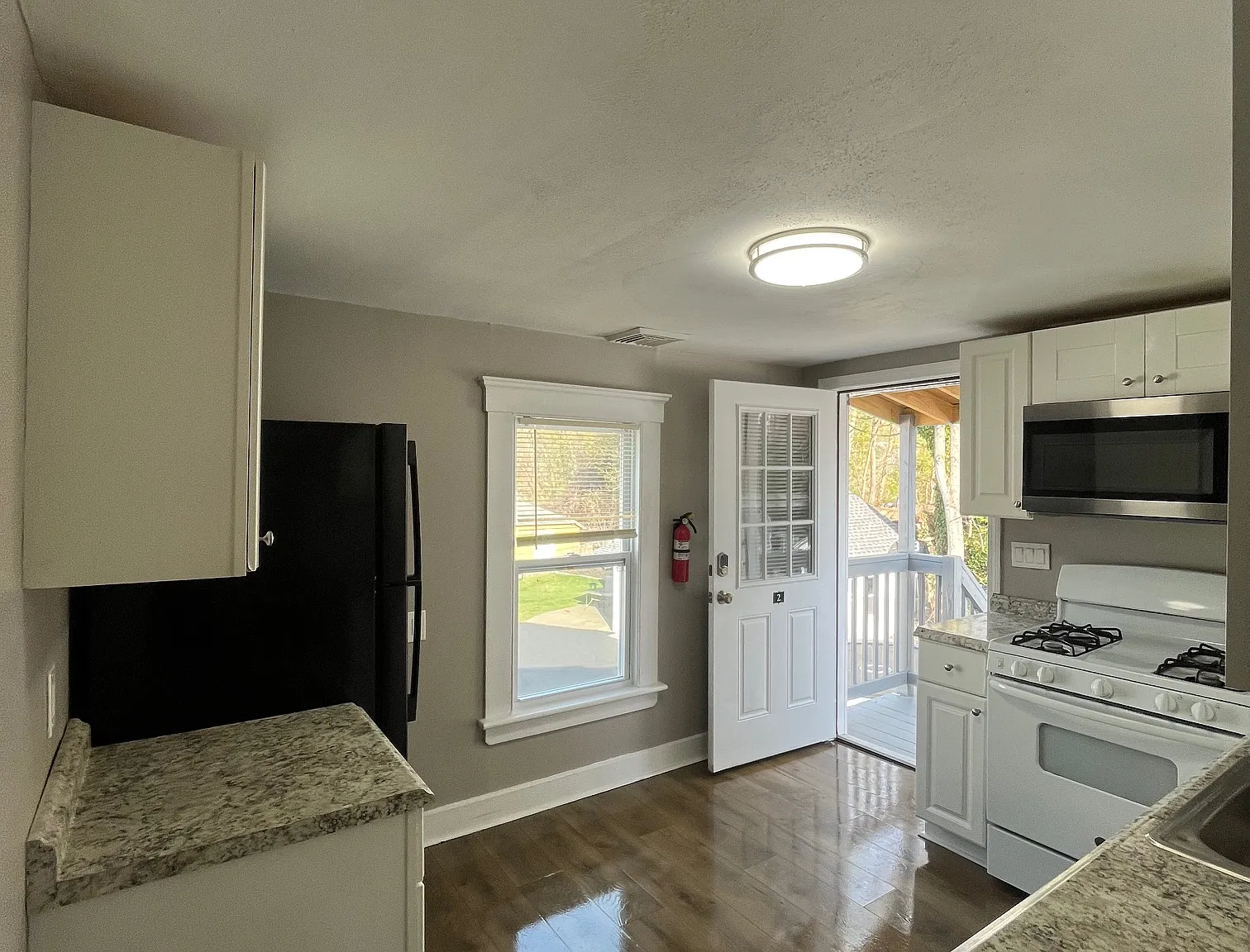 3 bed, $2,100 — Photo 2