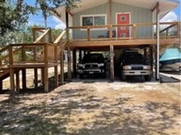 210 Danforth St, Woodsboro, TX 78393