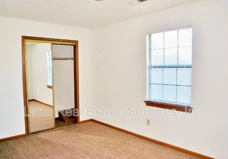 2115 Highridge Dr #C — Photo 9