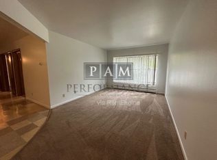 2859 S 6th St #4, Milwaukee, WI 53215