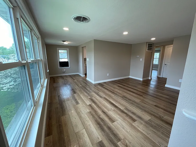 239 E Crestwood St #4 — Photo 5
