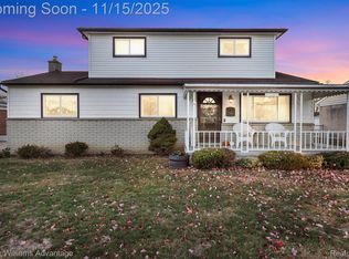 9243 Knolson St, Livonia, MI 48150