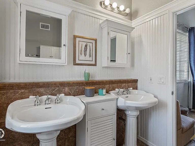 Master Bathroom with double sync