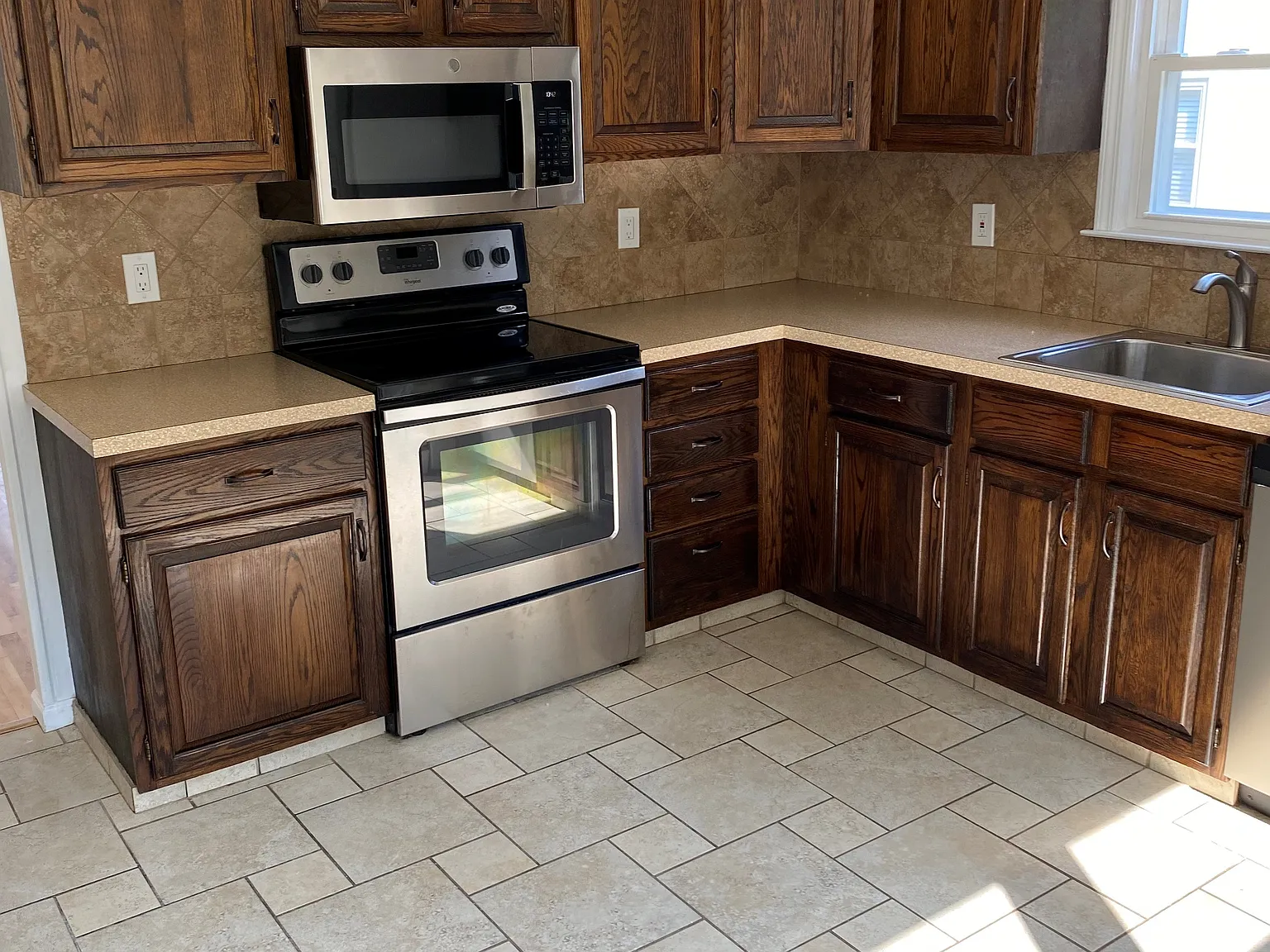 3 bed, 1.5 bath, 1500 sqft, $5,000 — Photo 1