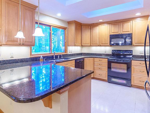 Kitchen with eating bar