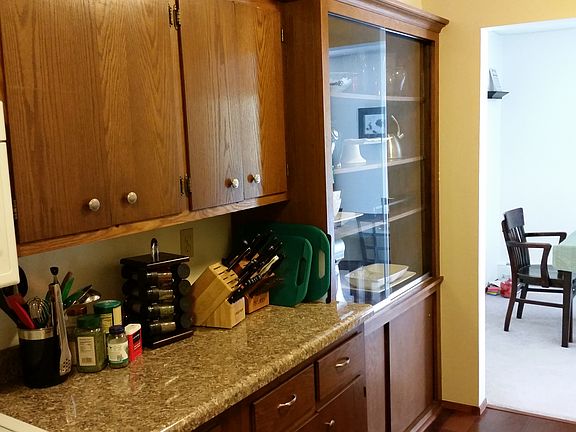 Built-in hutch