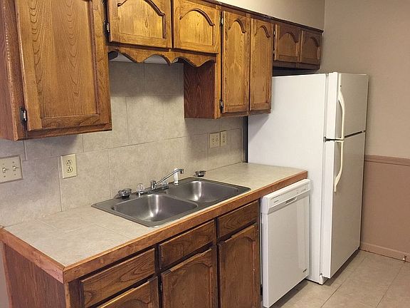3rd image of 303 Woodale Dr #29
