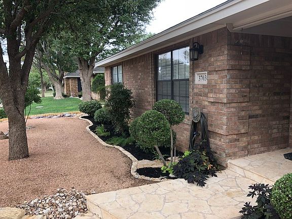 2nd image of 3703 Oakridge Ct