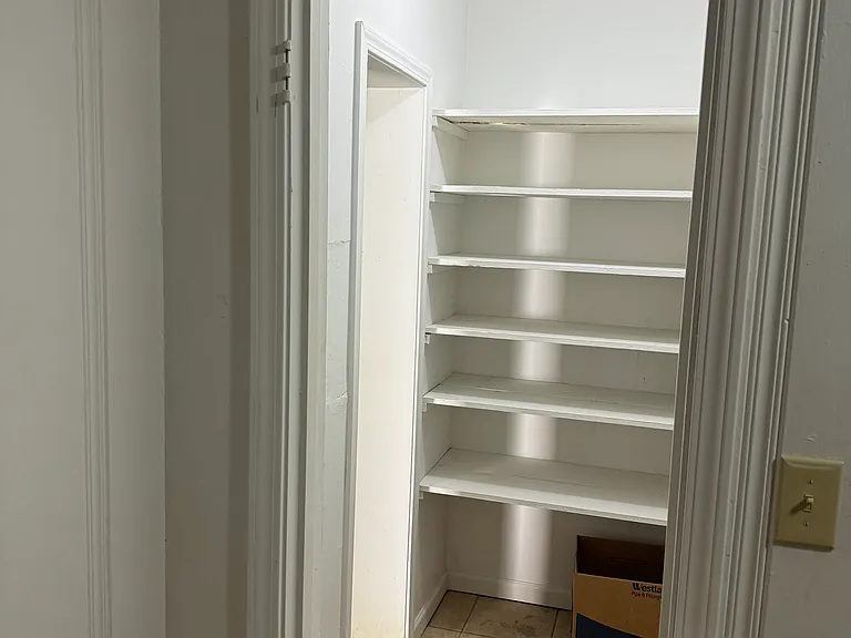 125 Hurt Ave W — Photo 8