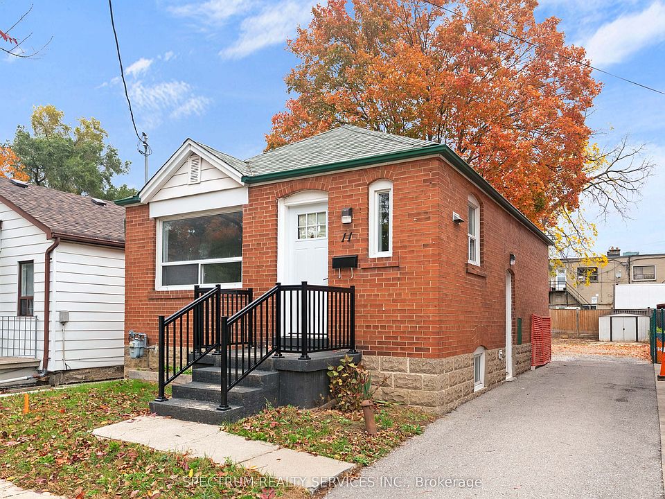 1st image of 11 Vimy Ave