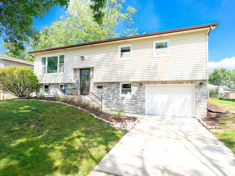 1st image of 5816 Victoria Dr