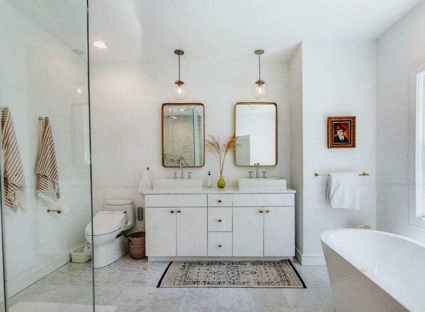  en-suite primary bath