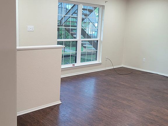 3rd image of 209 Vista Way #211