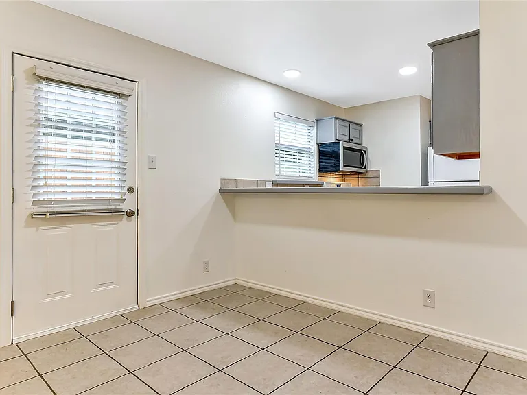 1026 W Coffin St #102 — Photo 9