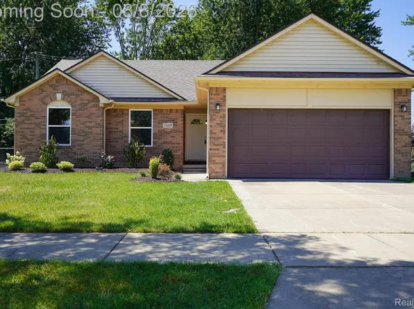 51819 Kings Pointe Dr, New Baltimore, MI 48047