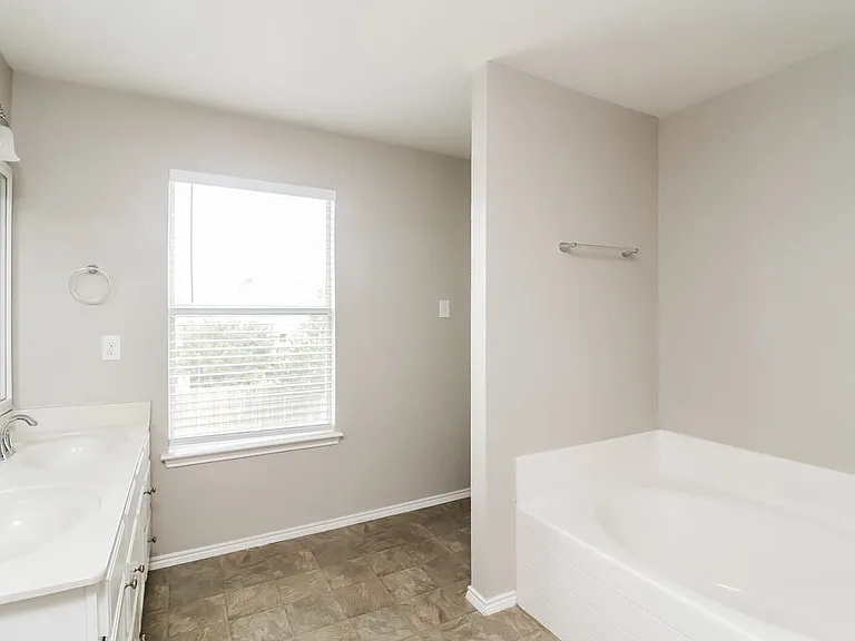 3424 Cayman Dr — Photo 14