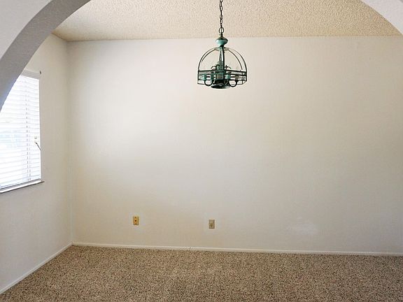 4th image of 4953 S Sioux Ave