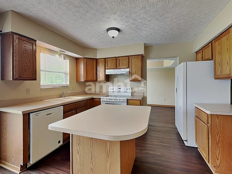 161 Patterson St — Photo 3
