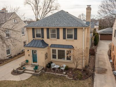 2425 North 88th STREET, Wauwatosa, WI, 53226