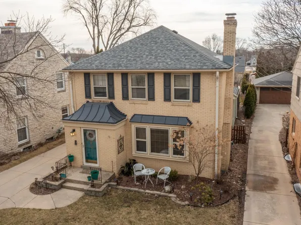 2425 North 88th STREET, Wauwatosa, WI 53226