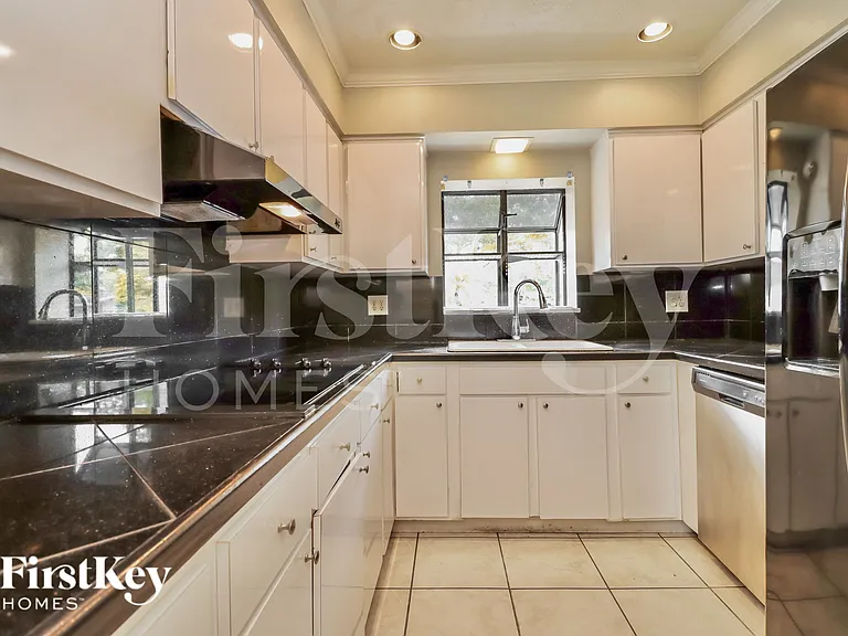 3342 Honeysuckle Rd — Photo 8