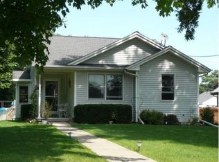 311 E 3rd St, Byron, IL 61010