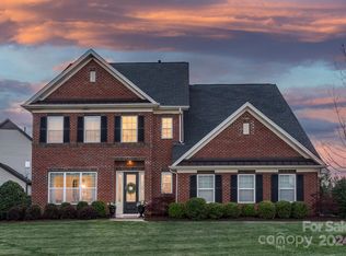 1023 Oleander Ln, Waxhaw, NC 28173