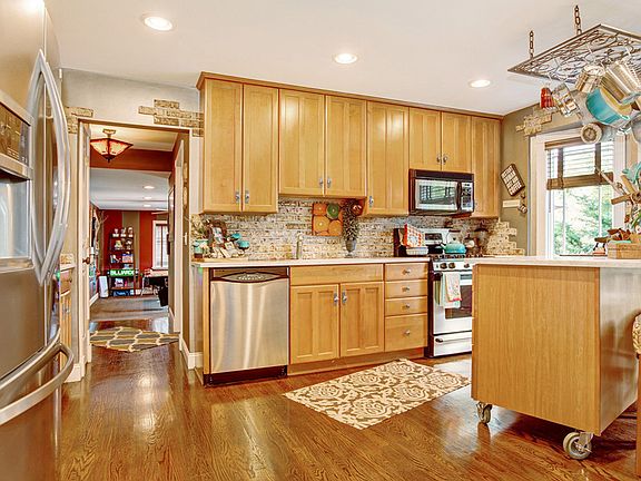 4th image of 39 Watchogue Ave