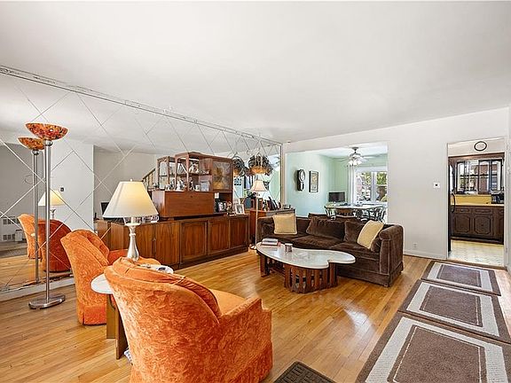 4th image of 2949 Avenue