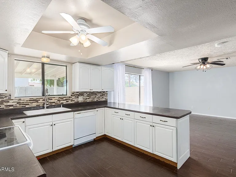 855 E Viola St — Photo 44